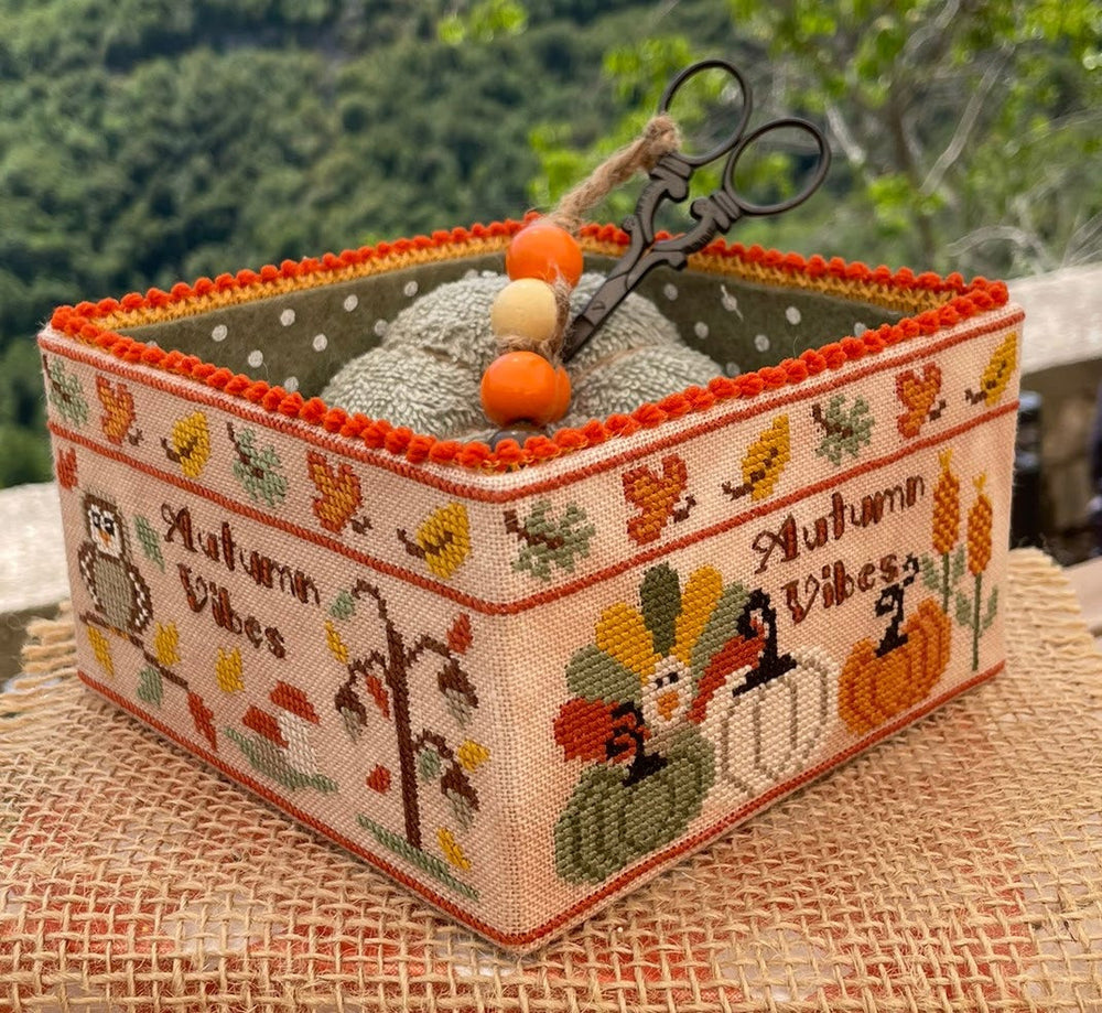 Autumn Vibes sewing basket by Mani di Donna