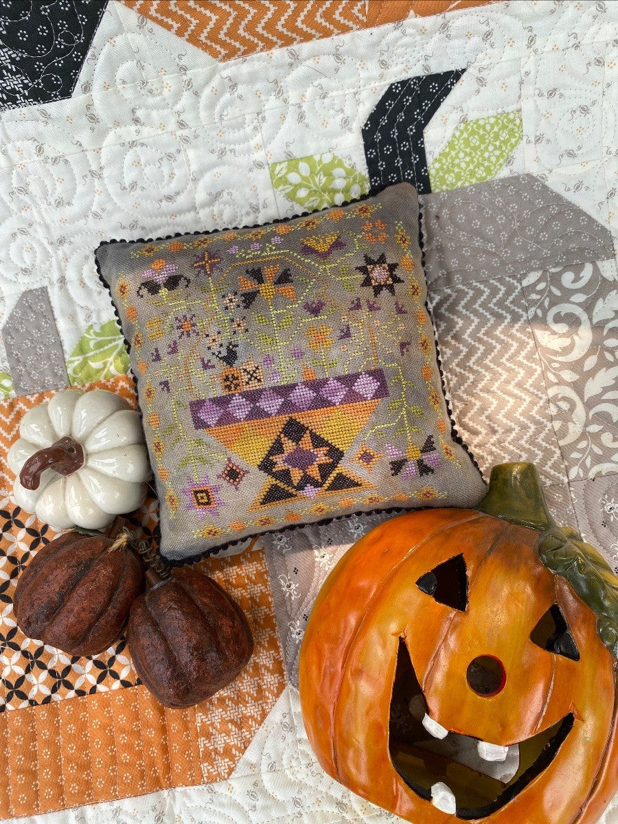 Betsy's Halloween Basket by Pansy Patch and Quilts Stitchery