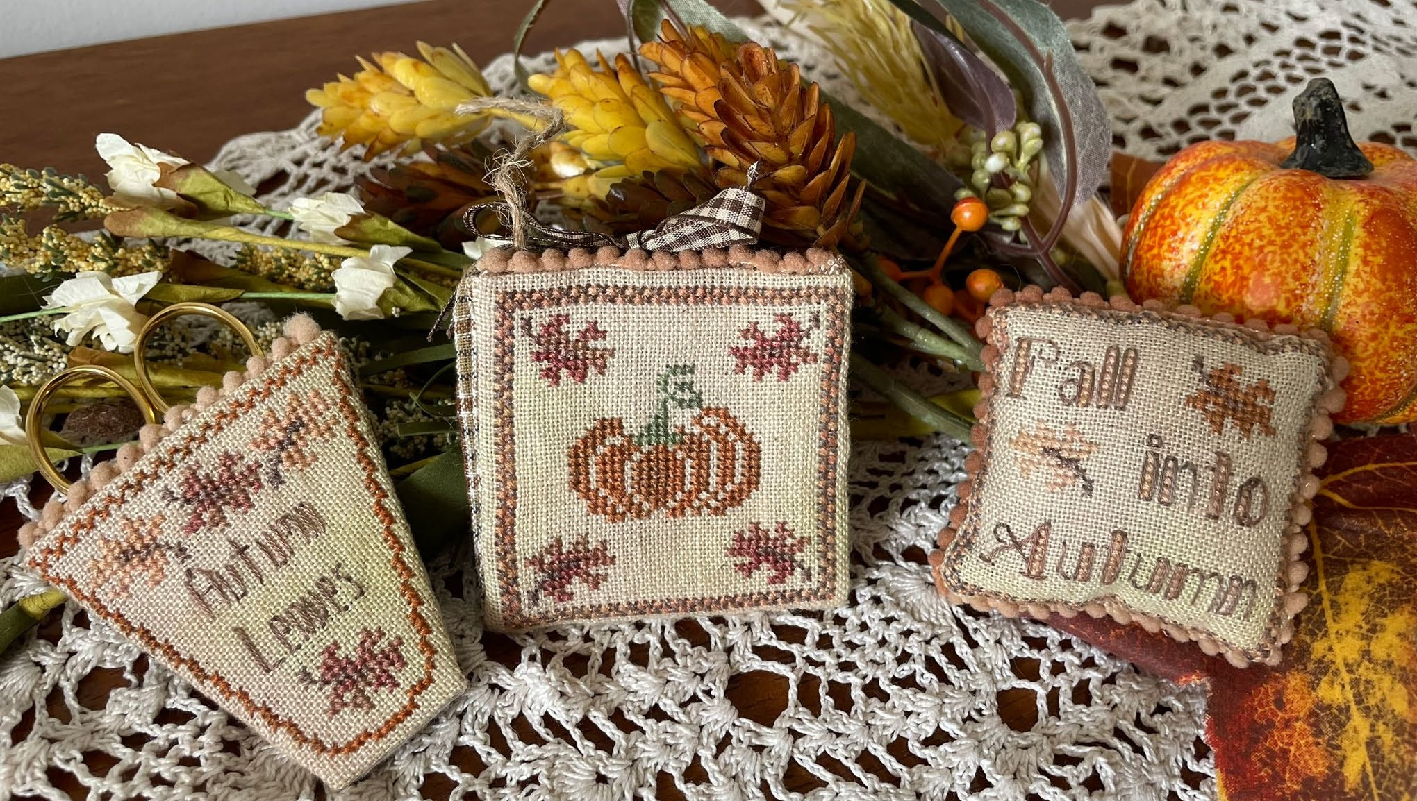 Fall into Autumn sewing set by Mani di Donna