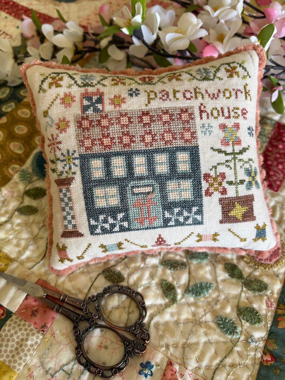 Patchwork House by Pansy Patch Quilts and Stitchery