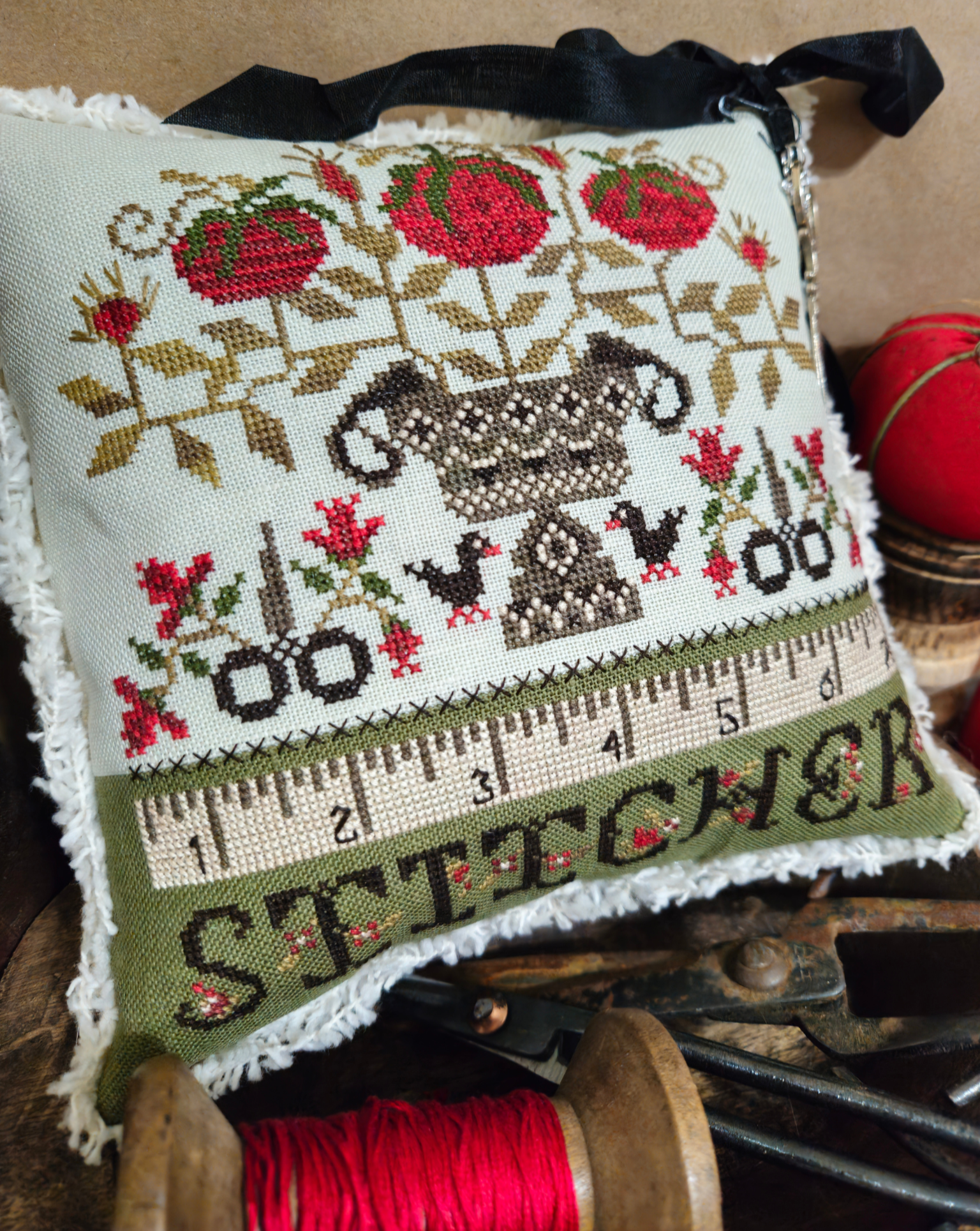 Stitcher Urn by Quaint Rose Needlearts