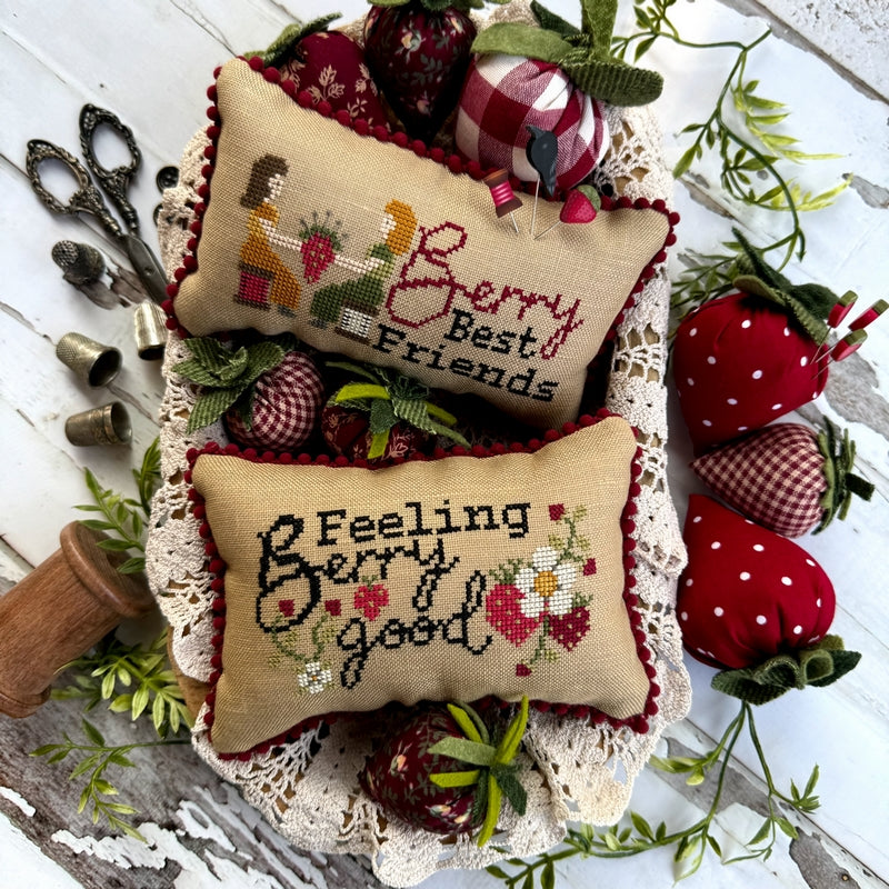 Strawberry Pincushions by Puntini Puntini