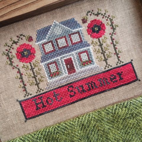 Hot Summer-Seasons Houses by Puntini Puntini