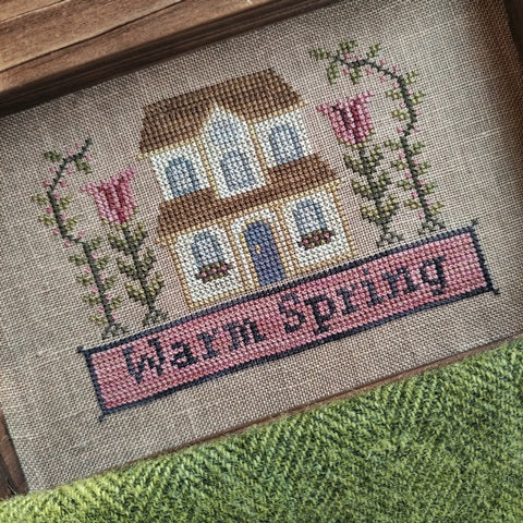 Warm Spring-Seasons Houses by Puntini Puntini
